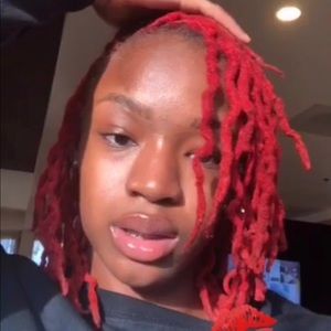 Meet your Posher, Simone